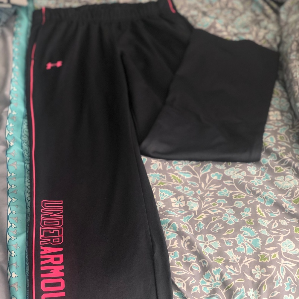 EUC Under Armour grey and pink track pants.